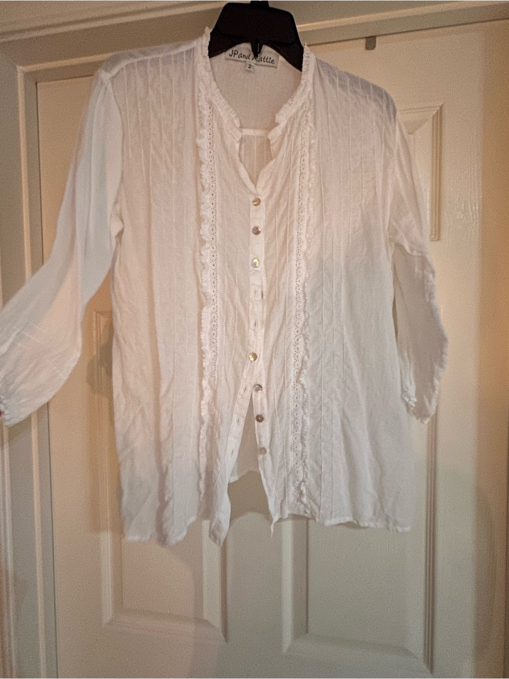 JP and Mattie white classic button up Ladies blouse, Size S.